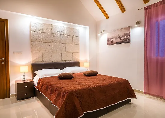 Split Oasis Studio Apartments