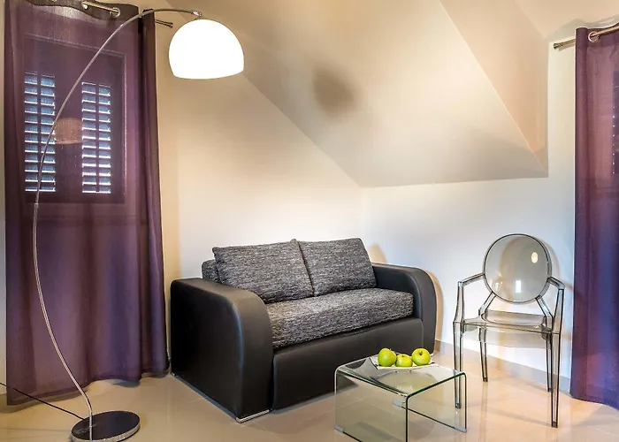 Split Oasis Studio Apartments